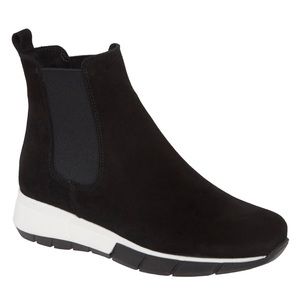 La Canadienne Boots Newport Chelsea Black Slip On Boot Women’s Size 6.5